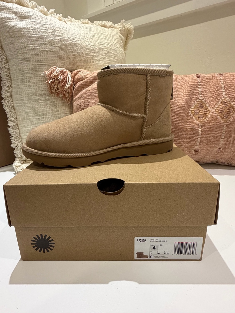 NIB UGG Kids Classic Mini II Boots – Sand – Size 4